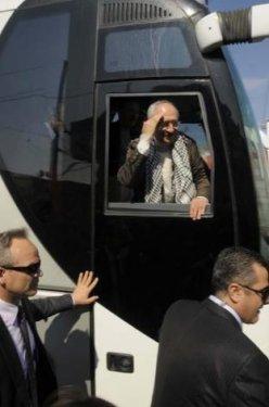 Kılıçdaroğlu kalabalıktan zor kurtuldu - Resim 13