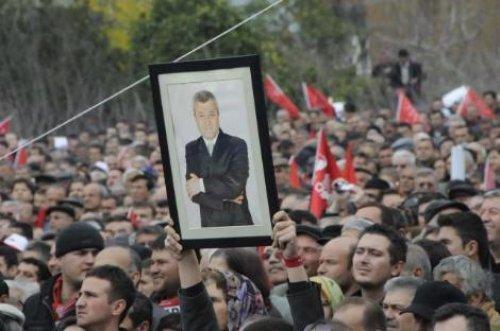 Kılıçdaroğlu kalabalıktan zor kurtuldu - Resim 32
