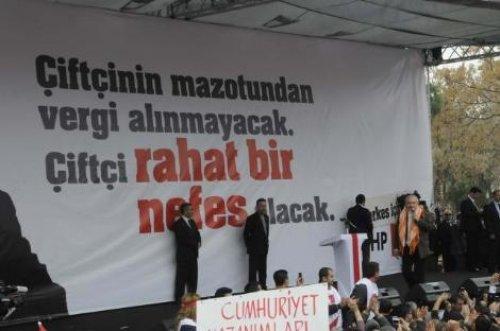 Kılıçdaroğlu kalabalıktan zor kurtuldu - Resim 29