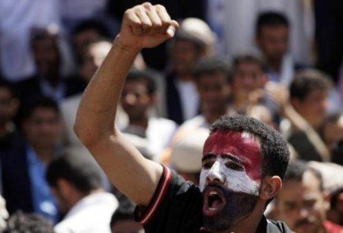 Yemen'liler isyanın ilk 11'ini çıkardı - Resim 11