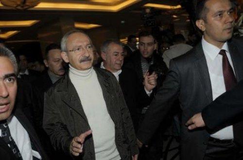 Kılıçdaroğlu kalabalıktan zor kurtuldu - Resim 17
