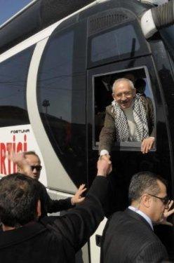 Kılıçdaroğlu kalabalıktan zor kurtuldu - Resim 12