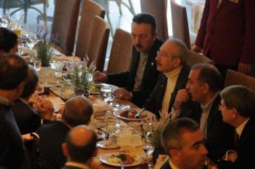 Kılıçdaroğlu kalabalıktan zor kurtuldu - Resim 19