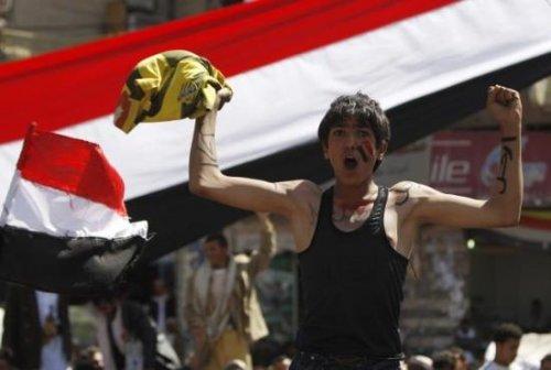 Yemen'liler isyanın ilk 11'ini çıkardı - Resim 23