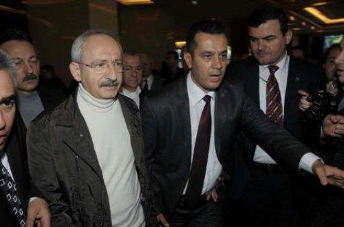 Kılıçdaroğlu kalabalıktan zor kurtuldu - Resim 18