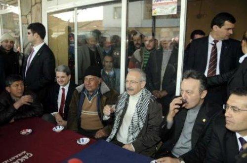 Kılıçdaroğlu kalabalıktan zor kurtuldu - Resim 8