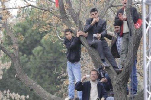Kılıçdaroğlu kalabalıktan zor kurtuldu - Resim 27
