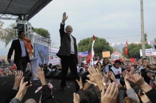 Kılıçdaroğlu kalabalıktan zor kurtuldu - Resim 35