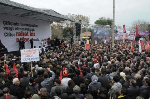 Kılıçdaroğlu kalabalıktan zor kurtuldu - Resim 26