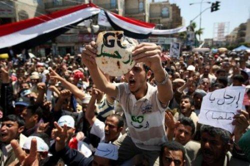 Yemen'liler isyanın ilk 11'ini çıkardı - Resim 2