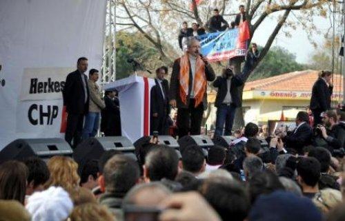 Kılıçdaroğlu kalabalıktan zor kurtuldu - Resim 5