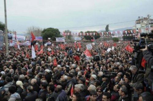 Kılıçdaroğlu kalabalıktan zor kurtuldu - Resim 28