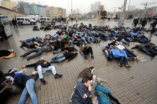 Hocalı Katliamı şehitleri Taksim'de anıldı - Resim 4