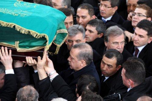 Erbakan'ın naaşı İstanbul'da - Resim 47