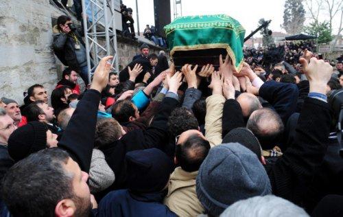 Erbakan'ın naaşı İstanbul'da - Resim 9