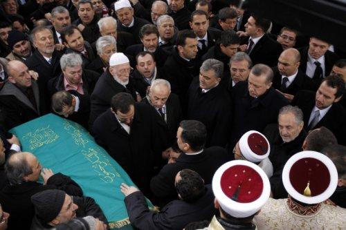 Erbakan'ın naaşı İstanbul'da - Resim 52