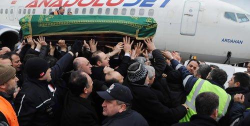 Erbakan'ın naaşı İstanbul'da - Resim 45