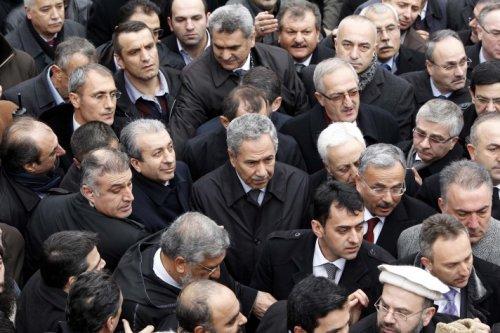 Erbakan'ın naaşı İstanbul'da - Resim 111