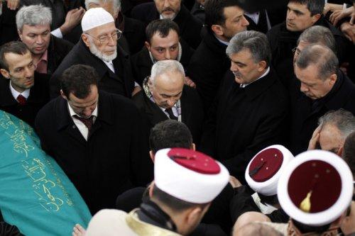 Erbakan'ın naaşı İstanbul'da - Resim 49