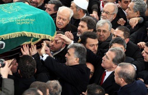 Erbakan'ın naaşı İstanbul'da - Resim 96