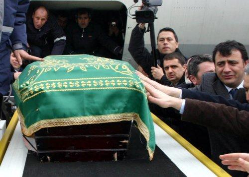 Erbakan'ın naaşı İstanbul'da - Resim 4