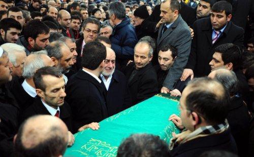 Erbakan'ın naaşı İstanbul'da - Resim 26