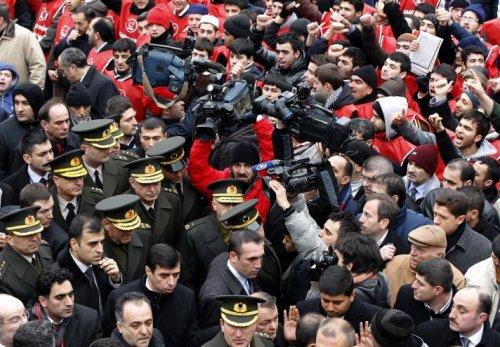 Erbakan'ın naaşı İstanbul'da - Resim 100