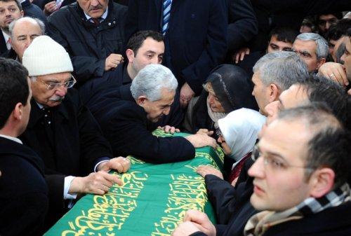 Erbakan'ın naaşı İstanbul'da - Resim 30