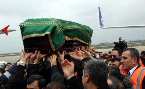 Erbakan'ın naaşı İstanbul'da - Resim 5