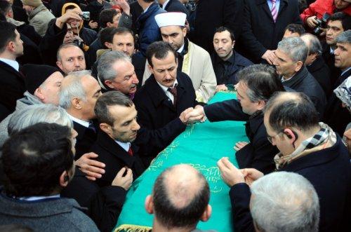 Erbakan'ın naaşı İstanbul'da - Resim 75