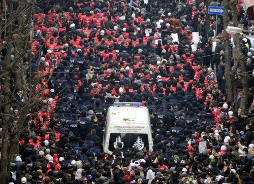 Erbakan'ın naaşı İstanbul'da - Resim 88