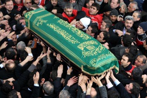 Erbakan'ın naaşı İstanbul'da - Resim 18