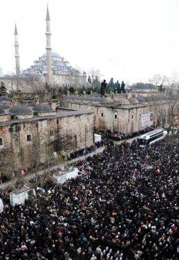 Erbakan'ın naaşı İstanbul'da - Resim 102
