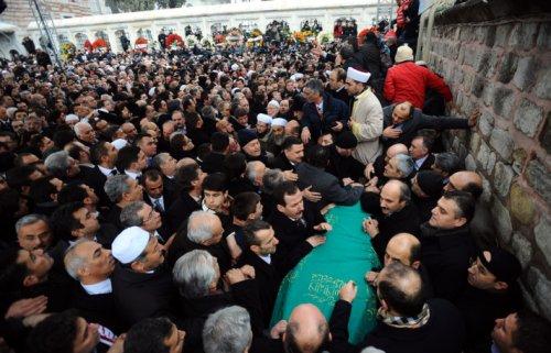 Erbakan'ın naaşı İstanbul'da - Resim 76