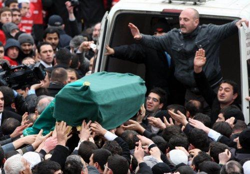 Erbakan'ın naaşı İstanbul'da - Resim 94