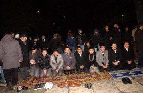 Fatih Camii'nde Erbakan'ın cenazesine hazırlık - Resim 6