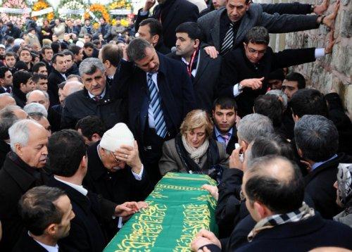 Erbakan'ın naaşı İstanbul'da - Resim 27