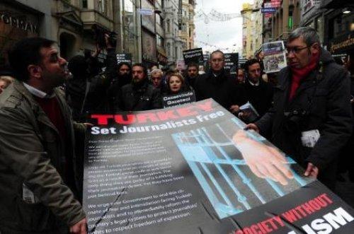 Gazetecilerin Ergenekon eylemi - Resim 16