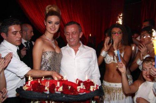 Ali Ağaoğlu'na süpriz doğumgünü partisi - Resim 1