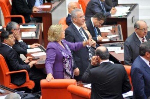 Artıman Başbakan'ın koltuğuna siyah çelenk bıraktı - Resim 6