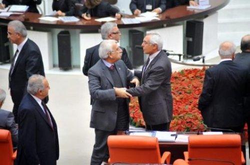 Artıman Başbakan'ın koltuğuna siyah çelenk bıraktı - Resim 5