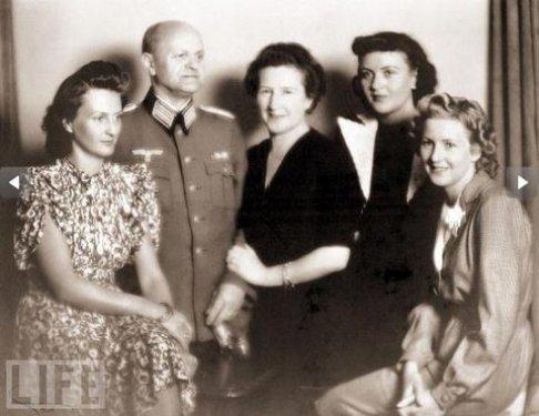 Hitler’in eşi Eva Braun'un görülmemiş fotoğrafları  - Resim 24