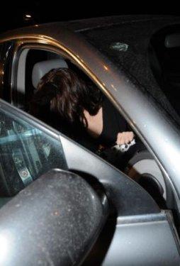 Deniz Akkaya eğlence çıkışı yere kapaklandı