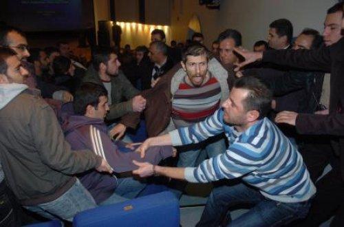 Mümtazer Türköne'ye yumurtalı protesto - Resim 14