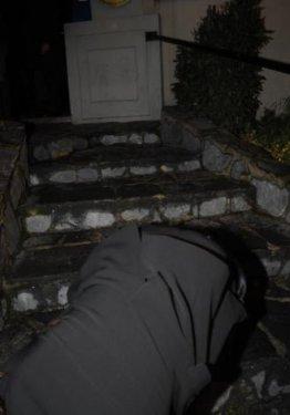 Deniz Akkaya eğlence çıkışı yere kapaklandı