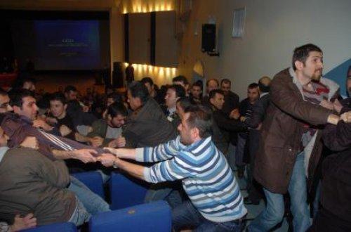 Mümtazer Türköne'ye yumurtalı protesto - Resim 3