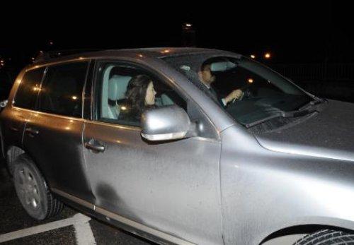 Deniz Akkaya eğlence çıkışı yere kapaklandı