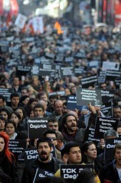 Gazeteciler özgürlük için bir kez daha meydanda - Resim 7