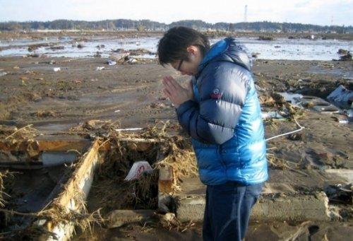 Japonya'daki felaketin kareleri - Resim 8