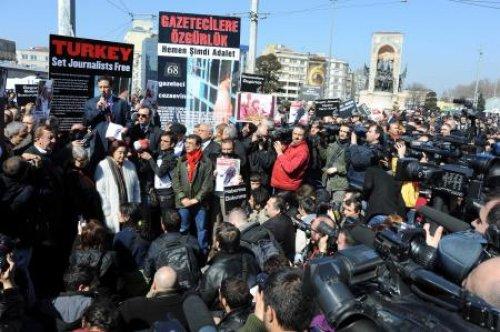 Gazeteciler özgürlük için bir kez daha meydanda - Resim 12